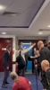 穆帅重回斯坦福桥时遇到了老同事，网友：这一抱绝对发自内心❤